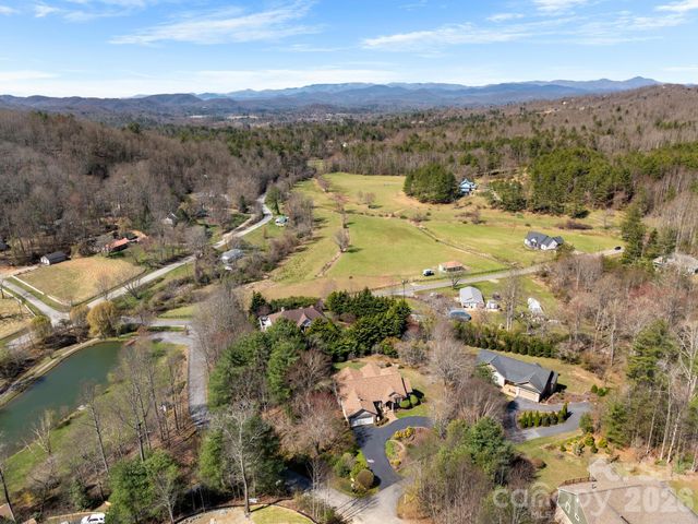 17 Ashton Forest Court, Hendersonville, NC 28739