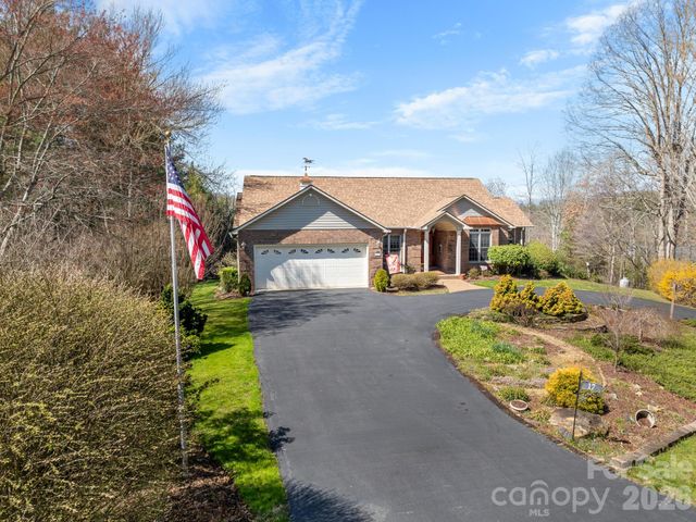 17 Ashton Forest Court, Hendersonville, NC 28739
