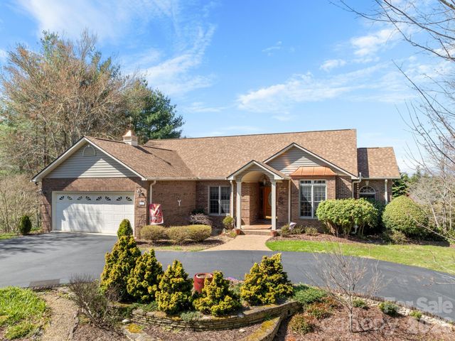 17 Ashton Forest Court, Hendersonville, NC 28739