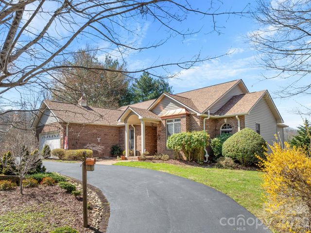 17 Ashton Forest Court, Hendersonville, NC 28739