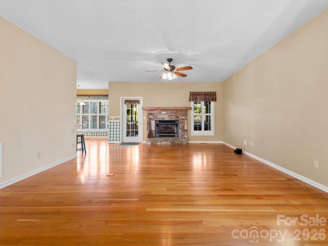 17 Ashton Forest Court, Hendersonville, NC 28739