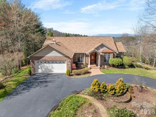 17 Ashton Forest Court, Hendersonville, NC 28739