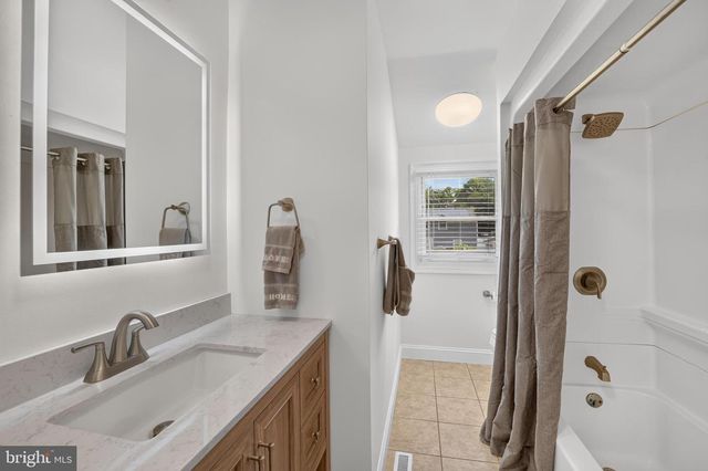237 WINDSOR LN, Westville, NJ 08093