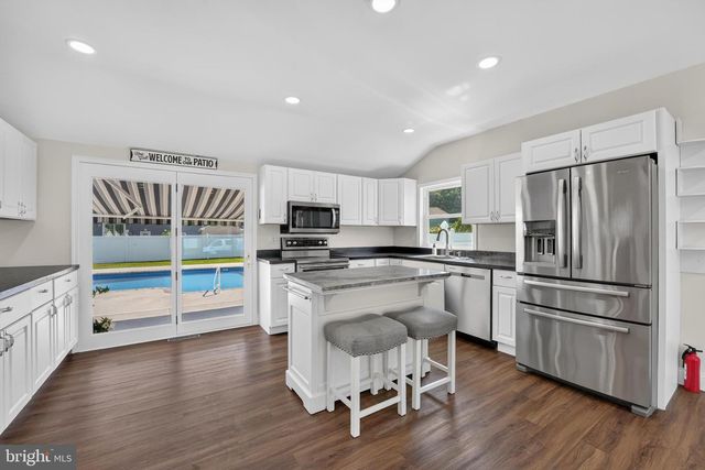 237 WINDSOR LN, Westville, NJ 08093