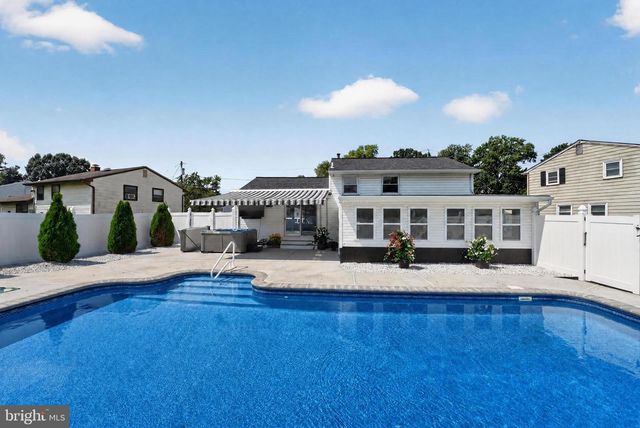 237 WINDSOR LN, Westville, NJ 08093
