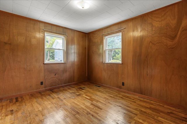 107 Georgia Avenue, Etowah, TN 37331