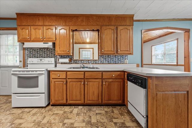 107 Georgia Avenue, Etowah, TN 37331