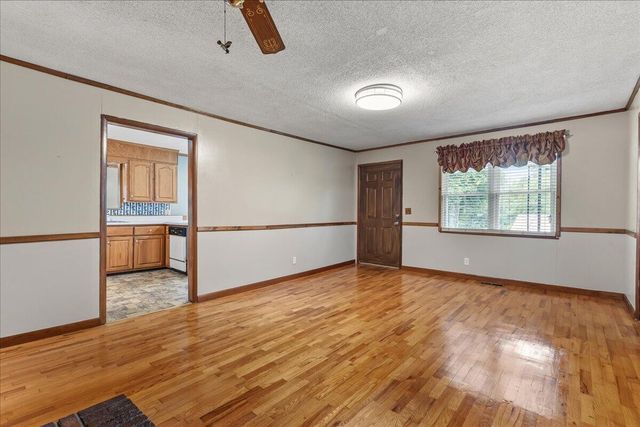 107 Georgia Avenue, Etowah, TN 37331