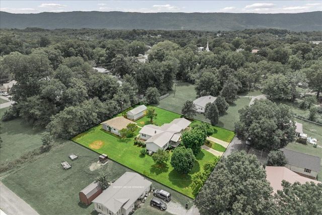 107 Georgia Avenue, Etowah, TN 37331