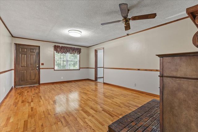 107 Georgia Avenue, Etowah, TN 37331