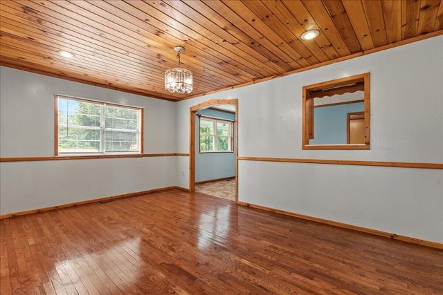 107 Georgia Avenue, Etowah, TN 37331