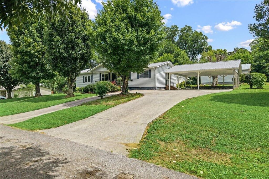 107 Georgia Avenue, Etowah, TN 37331