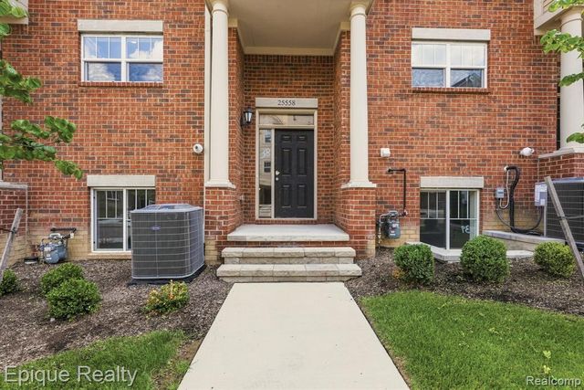 25558 Grandview Lane 38, Novi, MI 48375