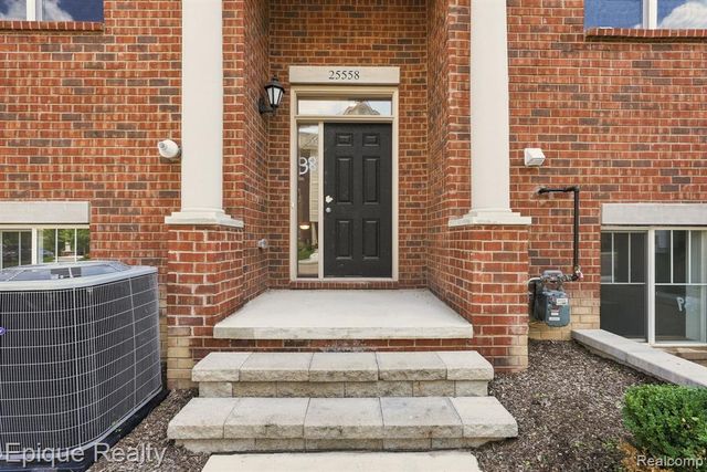 25558 Grandview Lane 38, Novi, MI 48375