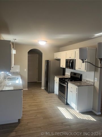 2110 W Pittsburgh Place, Broken Arrow, OK 74112