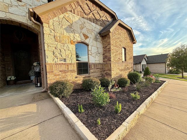 1952 Manzana Way, Burleson, TX 76028