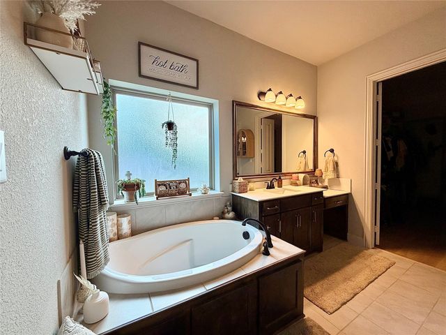 1952 Manzana Way, Burleson, TX 76028