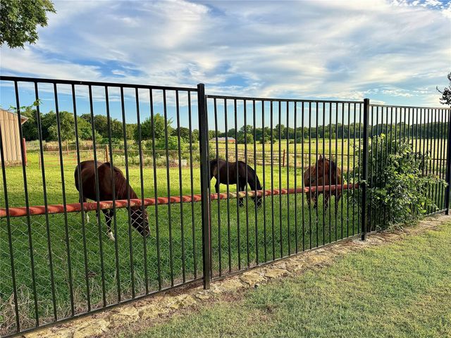 1952 Manzana Way, Burleson, TX 76028