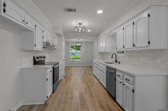 6337 Hickory Ridge Bl, Saint George, LA 70817