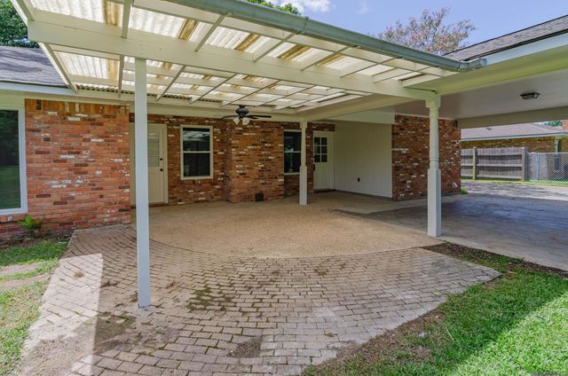 6337 Hickory Ridge Bl, Saint George, LA 70817