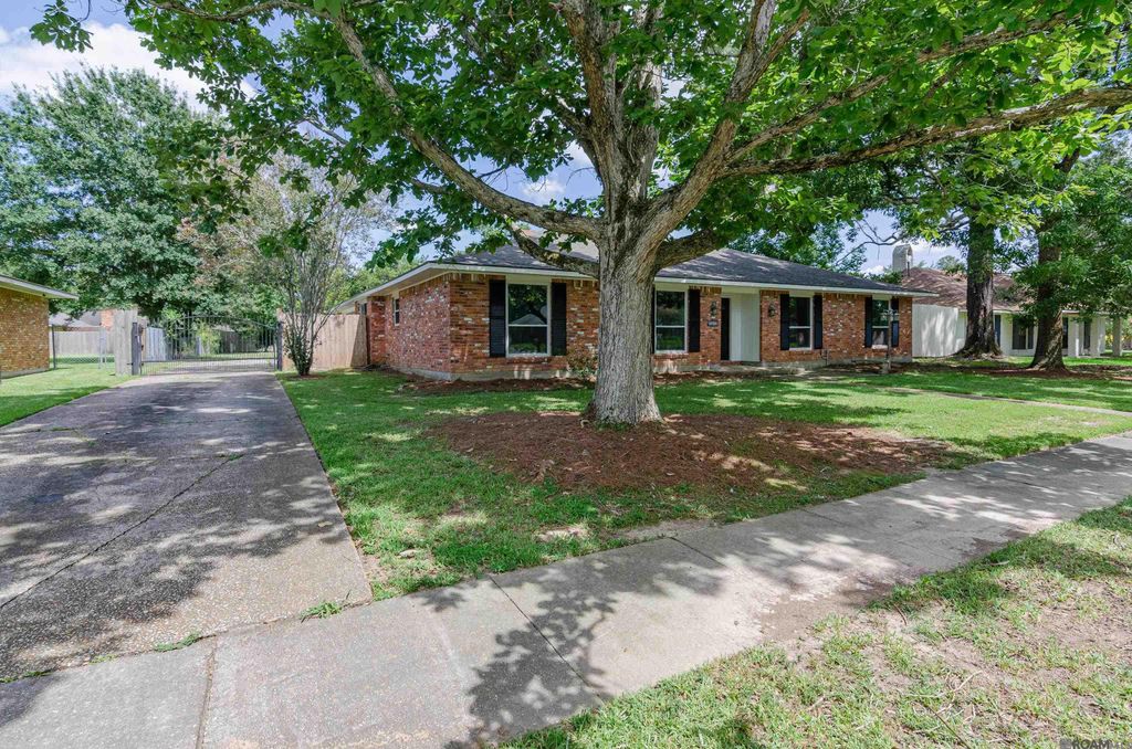 6337 Hickory Ridge Bl, Saint George, LA 70817