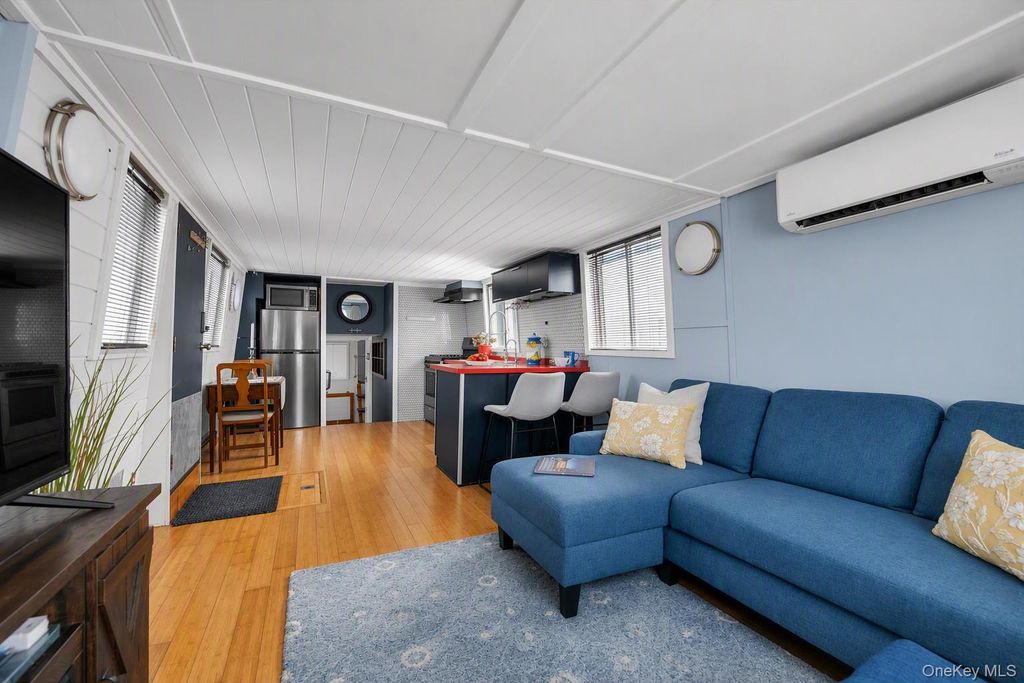 24 Matinecock Avenue, Port Washington, NY 11050 — photo 2