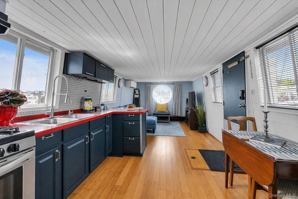24 Matinecock Avenue, Port Washington, NY 11050 — photo 4