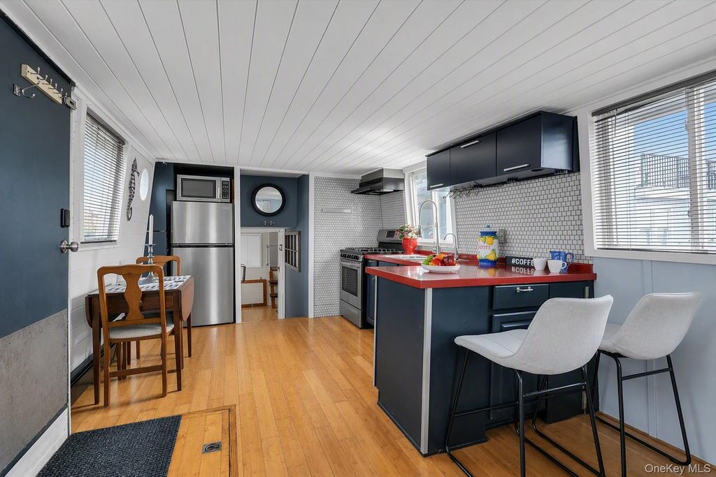 24 Matinecock Avenue, Port Washington, NY 11050 — photo 5