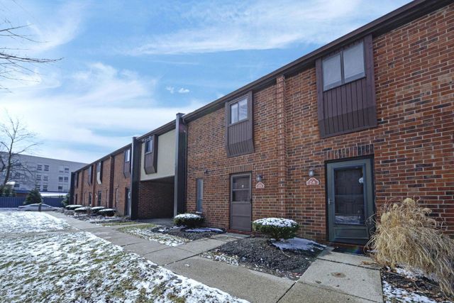 25 King Arthur Court, Westerville, OH 43081