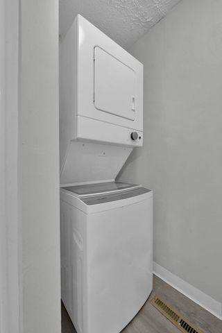 25 King Arthur Court, Westerville, OH 43081