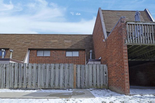 25 King Arthur Court, Westerville, OH 43081