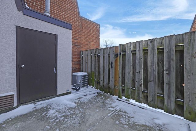 25 King Arthur Court, Westerville, OH 43081