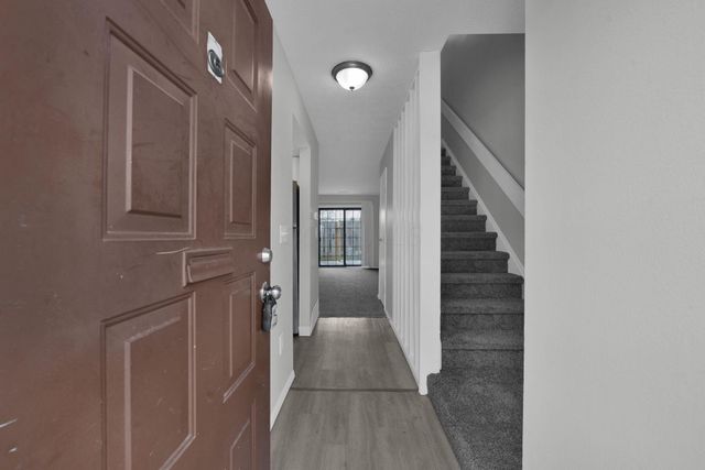 25 King Arthur Court, Westerville, OH 43081