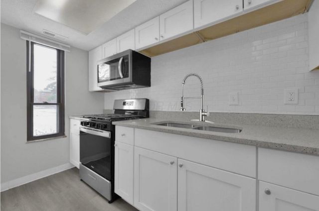 25 King Arthur Court, Westerville, OH 43081