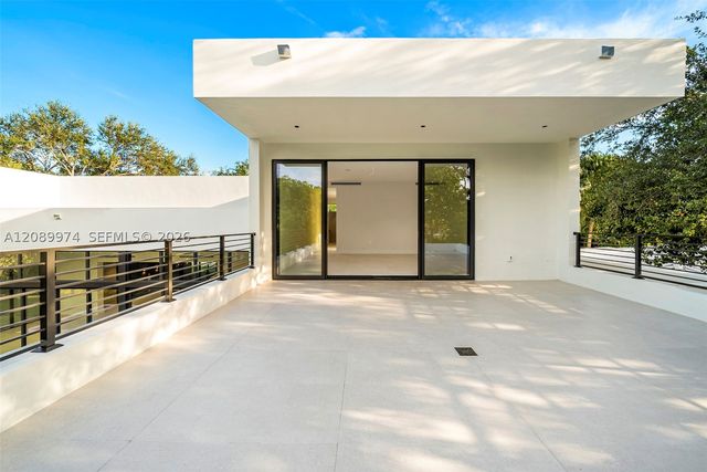 5921 SW 84th St, South Miami, FL 33143
