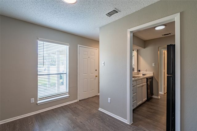 806 Treadwell Court B, Hurst, TX 76053