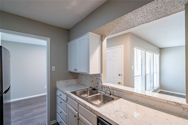 806 Treadwell Court B, Hurst, TX 76053