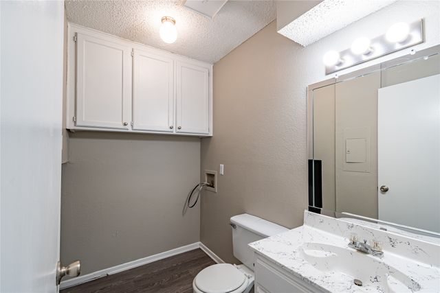 806 Treadwell Court B, Hurst, TX 76053