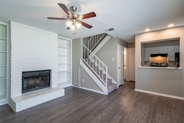 806 Treadwell Court B, Hurst, TX 76053