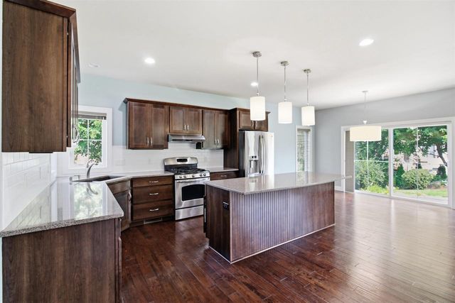 709 Pleasant Valley Parkway, Waunakee, WI 53597