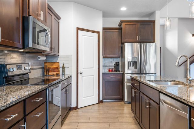 6365 Cobalt Dr, West Richland, WA 99353