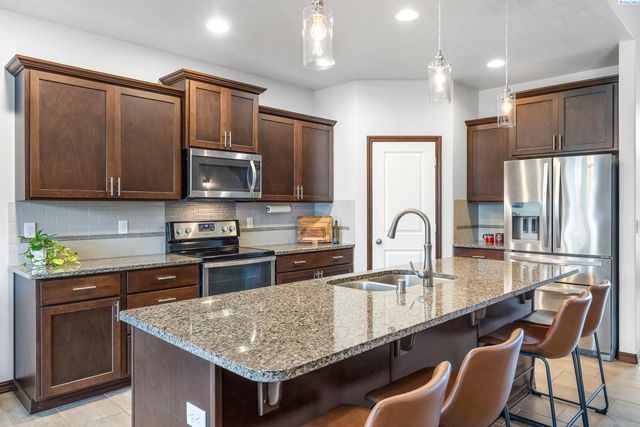 6365 Cobalt Dr, West Richland, WA 99353