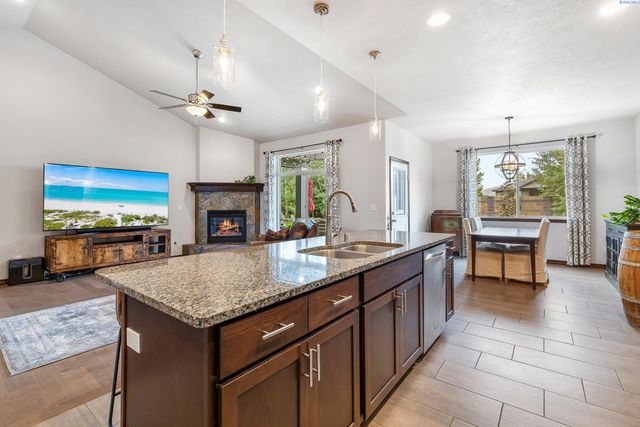 6365 Cobalt Dr, West Richland, WA 99353