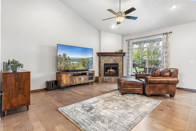 6365 Cobalt Dr, West Richland, WA 99353