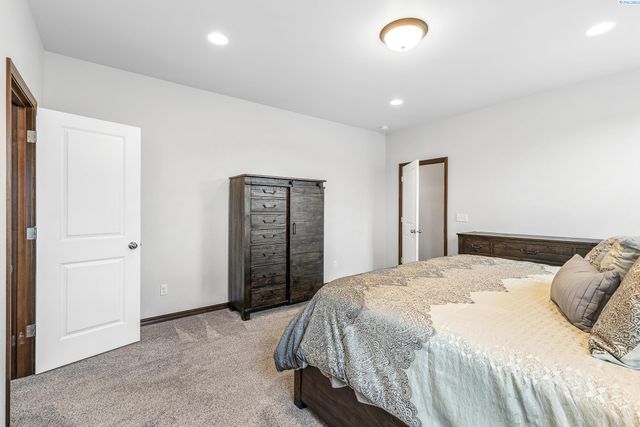 6365 Cobalt Dr, West Richland, WA 99353