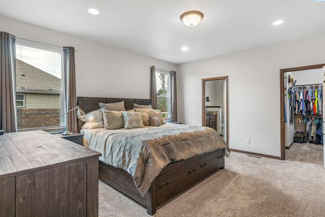 6365 Cobalt Dr, West Richland, WA 99353