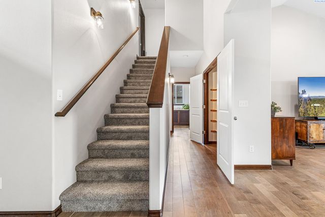 6365 Cobalt Dr, West Richland, WA 99353