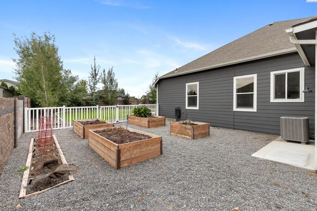 6365 Cobalt Dr, West Richland, WA 99353