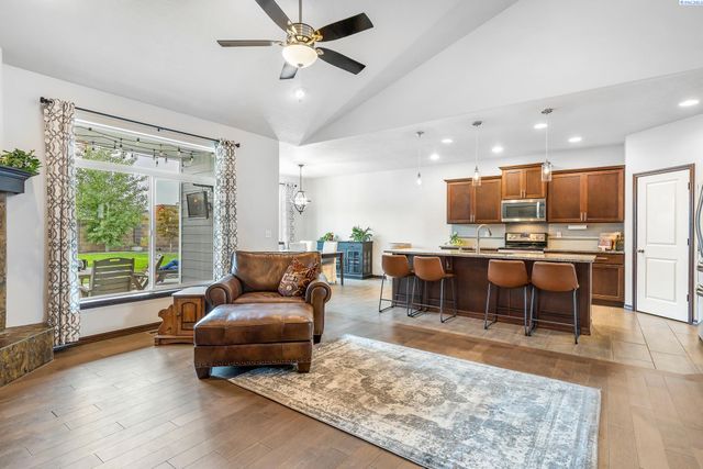 6365 Cobalt Dr, West Richland, WA 99353