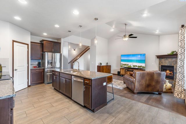 6365 Cobalt Dr, West Richland, WA 99353